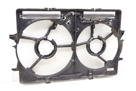 Дифузор вентиляторів в зборі Audi Q5 2008-2017 VAG 8K0121003P